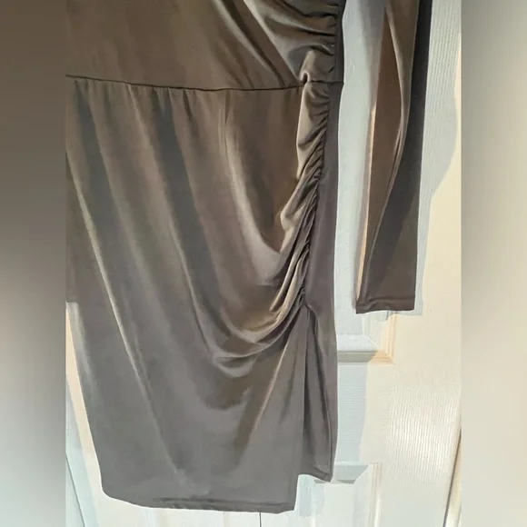 Next question brand dress v neck size Small gray - Picture 4 of 8